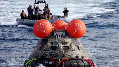 La nave Orion regresa a la Tierra después de su histórica misión a la Luna