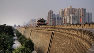 Detectan extrañas partículas subatómicas al interior de una muralla en China, construida hace 650 años