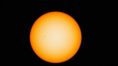 ¿Cuánta masa pierde el Sol y cuánta energía genera?
