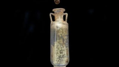 Descubren en una tumba romana un perfume de hace 2,000 años