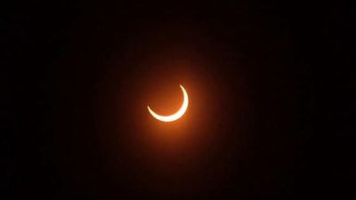 América miró al cielo para ver el eclipse solar anular