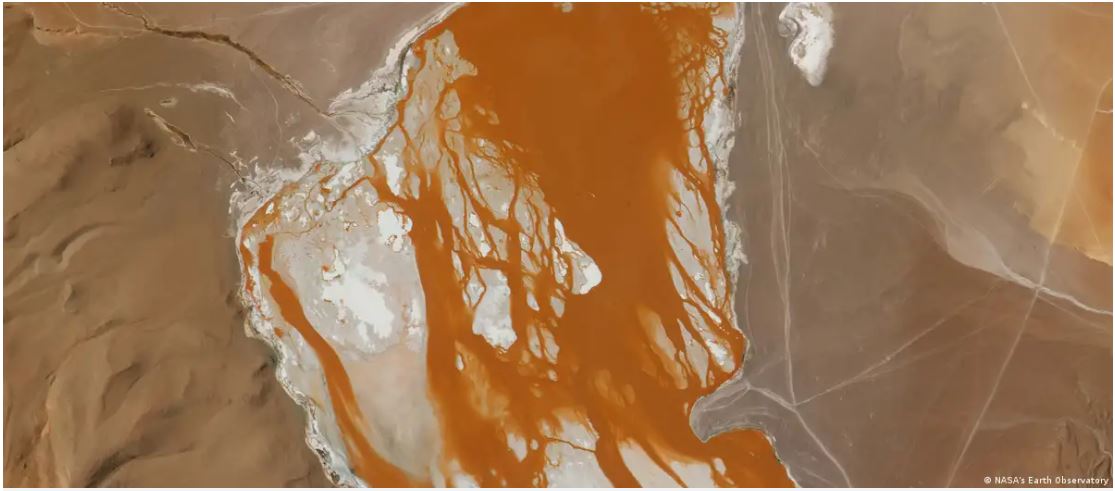 Espectacular toma espacial de la Laguna Colorada en Bolivia